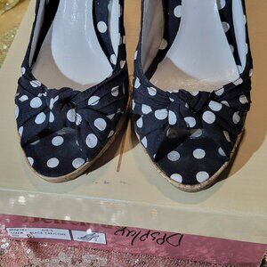 Women's black with white Poko dots, faux cork heel, size 6.5 by Delicious